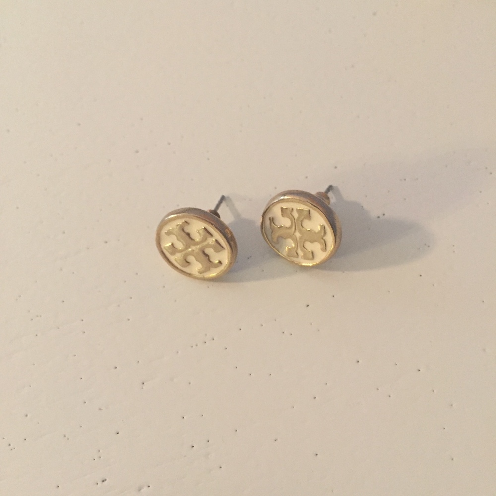 Tory Burch. Logo Circle Stud Earrings. GOLD/WHITE.